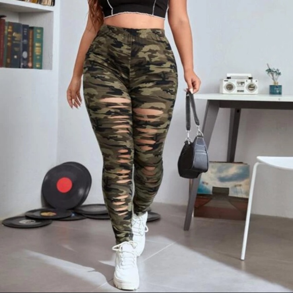 SHEIN CURVE Green Camo Distressed Plus Size Legging 2XL